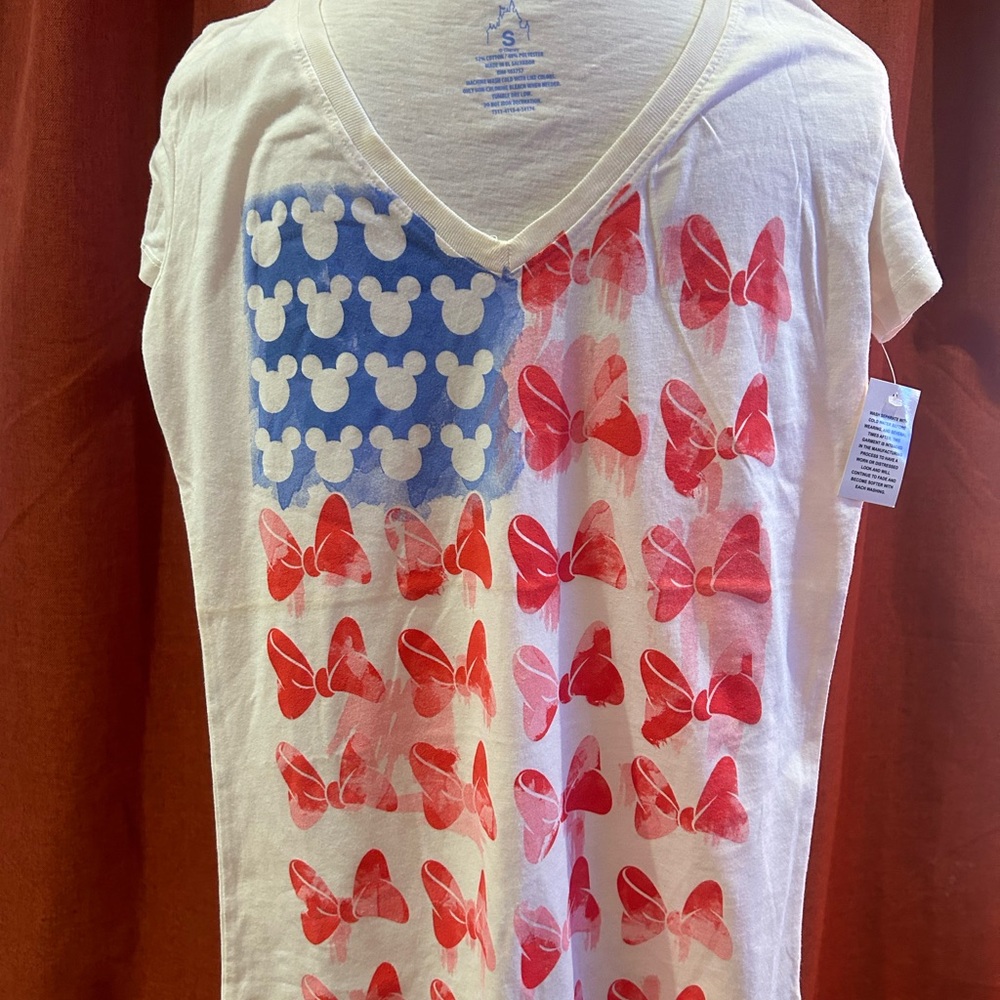Women's sure Disnyland park T-shirt White and Red Graphic Tee